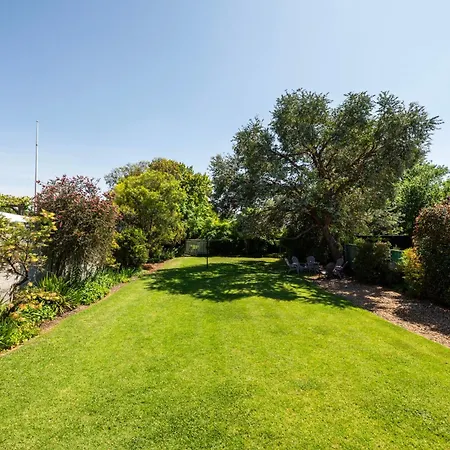 A Market Place - Walk To Town Centre & Parks Holiday home *