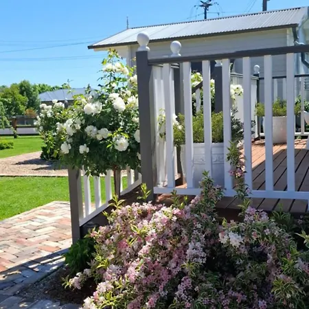 Dangerfield Oaks Boutique Cottage's Farm stay
