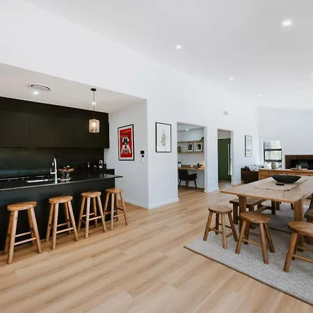 Luxury Retreats - Group Getaway Near Wineries Mudgee