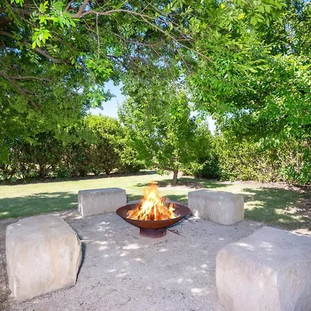 Putta Bucca Manor - Poised Poolside Country Living Mudgee