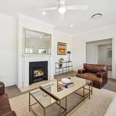 Holiday home Putta Bucca Manor - Poised Poolside Country Living *