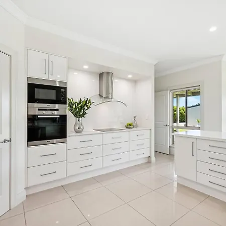 Holiday home Putta Bucca Manor - Poised Poolside Country Living Mudgee