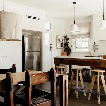 Airdrie - Storybook Country Charm Holiday home