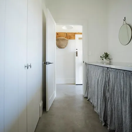 Airdrie - Storybook Country Charm Holiday home