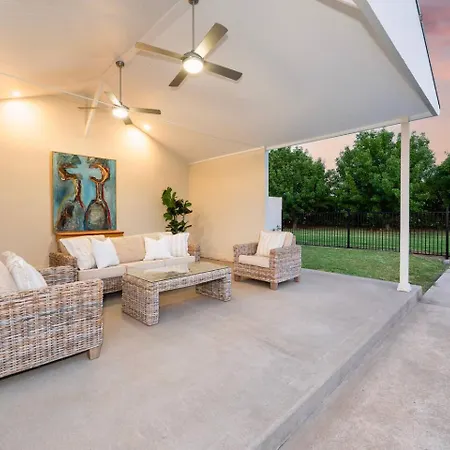 Putta Bucca Manor - Poised Poolside Country Living Mudgee