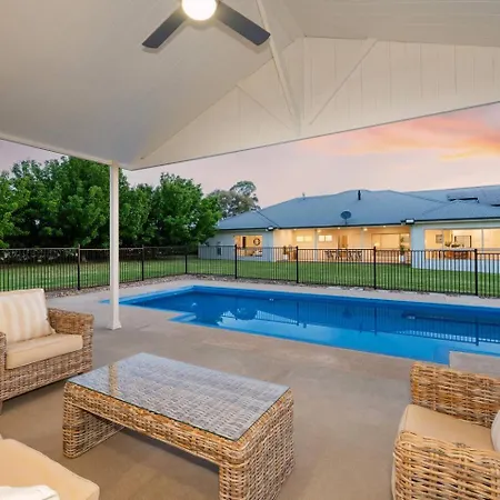 Putta Bucca Manor - Poised Poolside Country Living Holiday home Mudgee