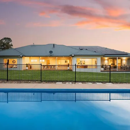 Putta Bucca Manor - Poised Poolside Country Living Holiday home Mudgee