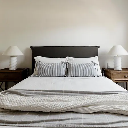 Holiday home Airdrie - Storybook Country Charm