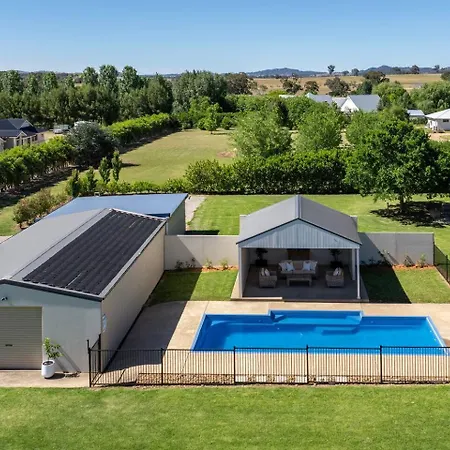 Putta Bucca Manor - Poised Poolside Country Living * Mudgee