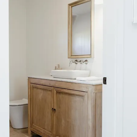 Holiday home Airdrie - Storybook Country Charm
