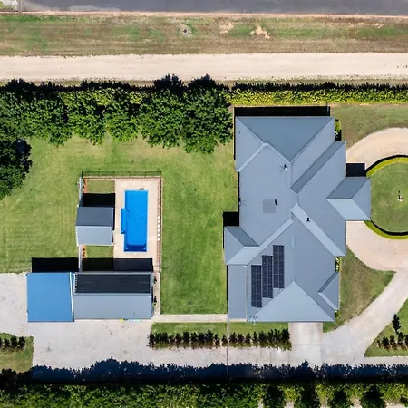 Putta Bucca Manor - Poised Poolside Country Living Holiday home Mudgee