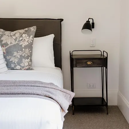 Airdrie - Storybook Country Charm * Mudgee