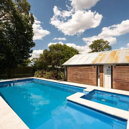 Ironbark Oasis - Serene Poolside Haven By Cbd Holiday home *