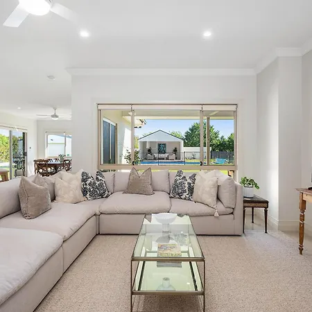 Putta Bucca Manor - Poised Poolside Country Living