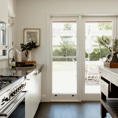 Airdrie - Storybook Country Charm * Mudgee