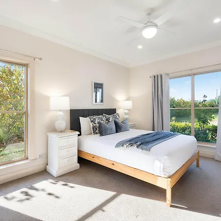 Putta Bucca Manor - Poised Poolside Country Living * Mudgee
