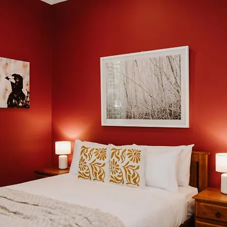 Holiday home Ironbark Oasis - Serene Poolside Haven By Cbd Mudgee