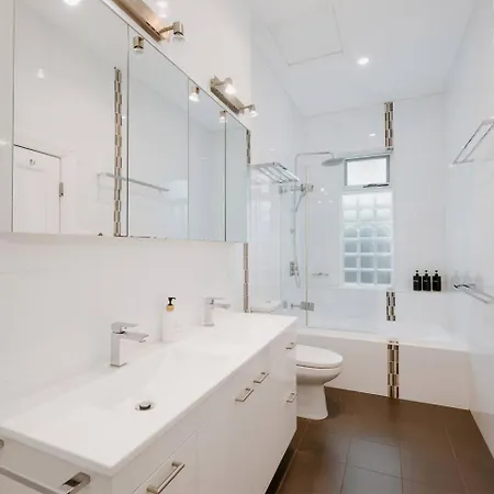 Ironbark Oasis - Serene Poolside Haven By Cbd Holiday home *