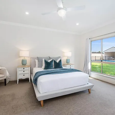 Holiday home Putta Bucca Manor - Poised Poolside Country Living *
