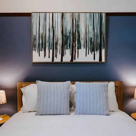 Ironbark Oasis - Serene Poolside Haven By Cbd
