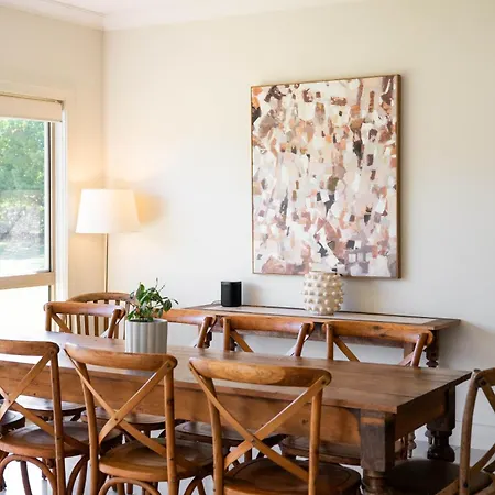Putta Bucca Manor - Poised Poolside Country Living Mudgee