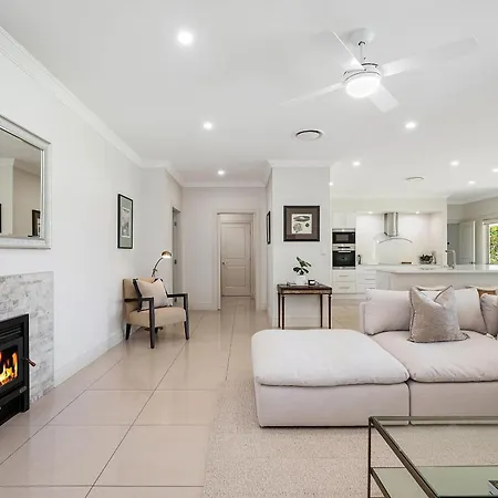 Putta Bucca Manor - Poised Poolside Country Living