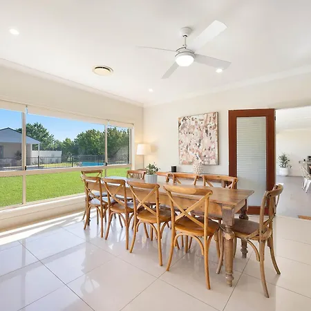 Putta Bucca Manor - Poised Poolside Country Living Holiday home *