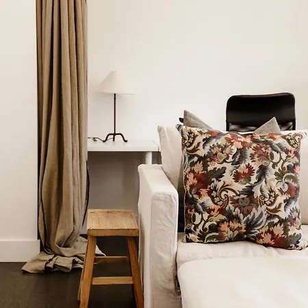 Airdrie - Storybook Country Charm Holiday home