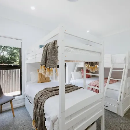 Luxury Retreats - Group Getaway Near Wineries