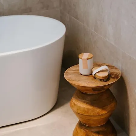 Luxury Retreats - Group Getaway Near Wineries