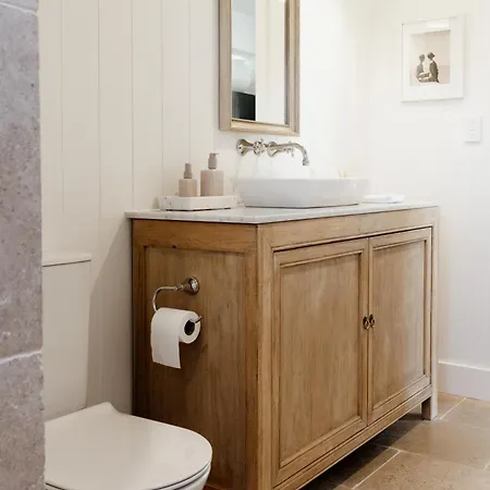 Airdrie - Storybook Country Charm Holiday home