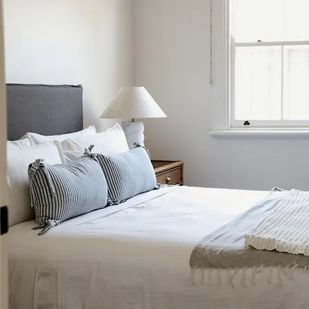 Airdrie - Storybook Country Charm * Mudgee