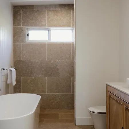 Airdrie - Storybook Country Charm Holiday home