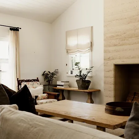 Holiday home Airdrie - Storybook Country Charm *