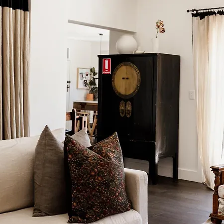 Airdrie - Storybook Country Charm * Mudgee
