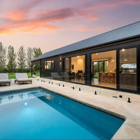 Jarli Barn - Refined Wine Country Retreat With Pool Holiday home