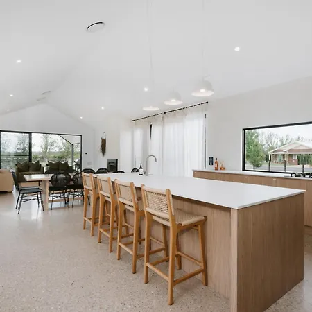 Holiday home Jarli Barn - Refined Wine Country Retreat With Pool Mudgee