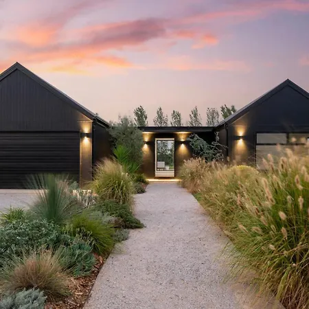 Jarli Barn - Refined Wine Country Retreat With Pool Holiday home Mudgee
