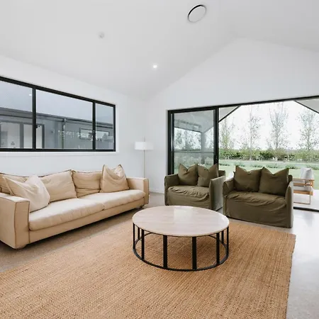 Jarli Barn - Refined Wine Country Retreat With Pool Holiday home *
