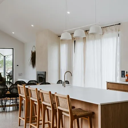 Jarli Barn - Refined Wine Country Retreat With Pool Holiday home *