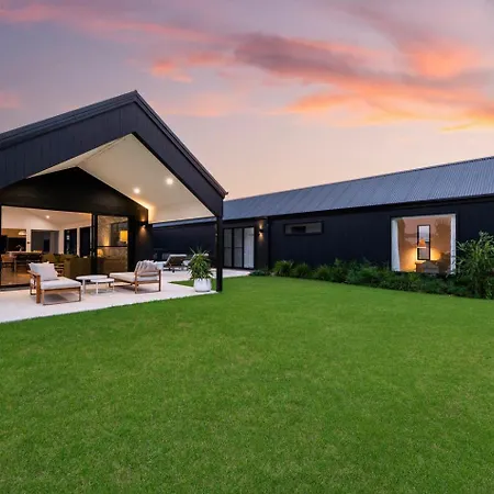 Jarli Barn - Refined Wine Country Retreat With Pool Holiday home *