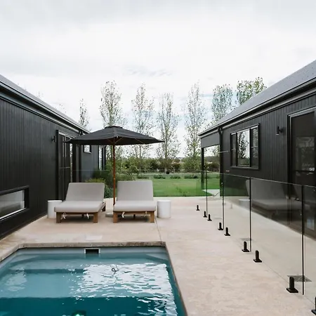 Jarli Barn - Refined Wine Country Retreat With Pool