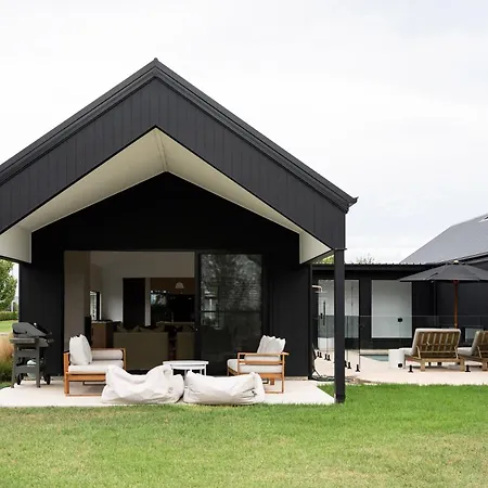 Holiday home Jarli Barn - Refined Wine Country Retreat With Pool Mudgee