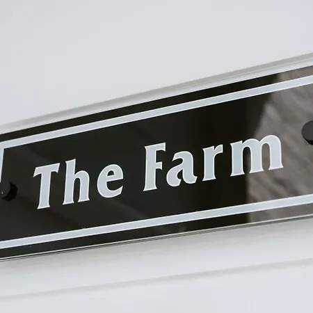 The Farm - Refined Country Retreat Near Town Centre