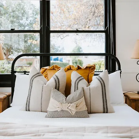 'mudgee Maison' A Charming Vintage Country Escape Holiday home Mudgee