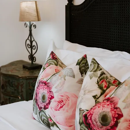 'mudgee Maison' A Charming Vintage Country Escape *
