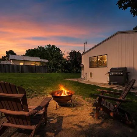Bancroft House On Scenic Golf Course Holiday home