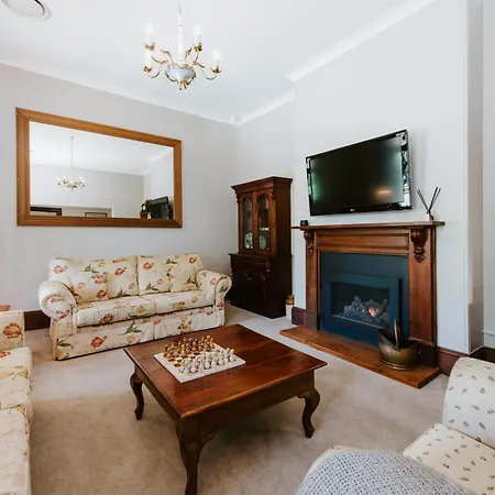 Cawarra On The Park - Historic Grandeur Holiday home *