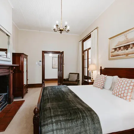 Holiday home Cawarra On The Park - Historic Grandeur