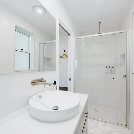 Holiday home Cawarra On The Park - Historic Grandeur *
